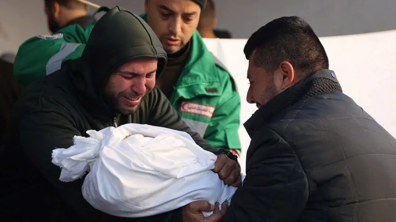 Gazze'de en az 11 çocuk soğuk hava nedeniyle hayatını kaybetti