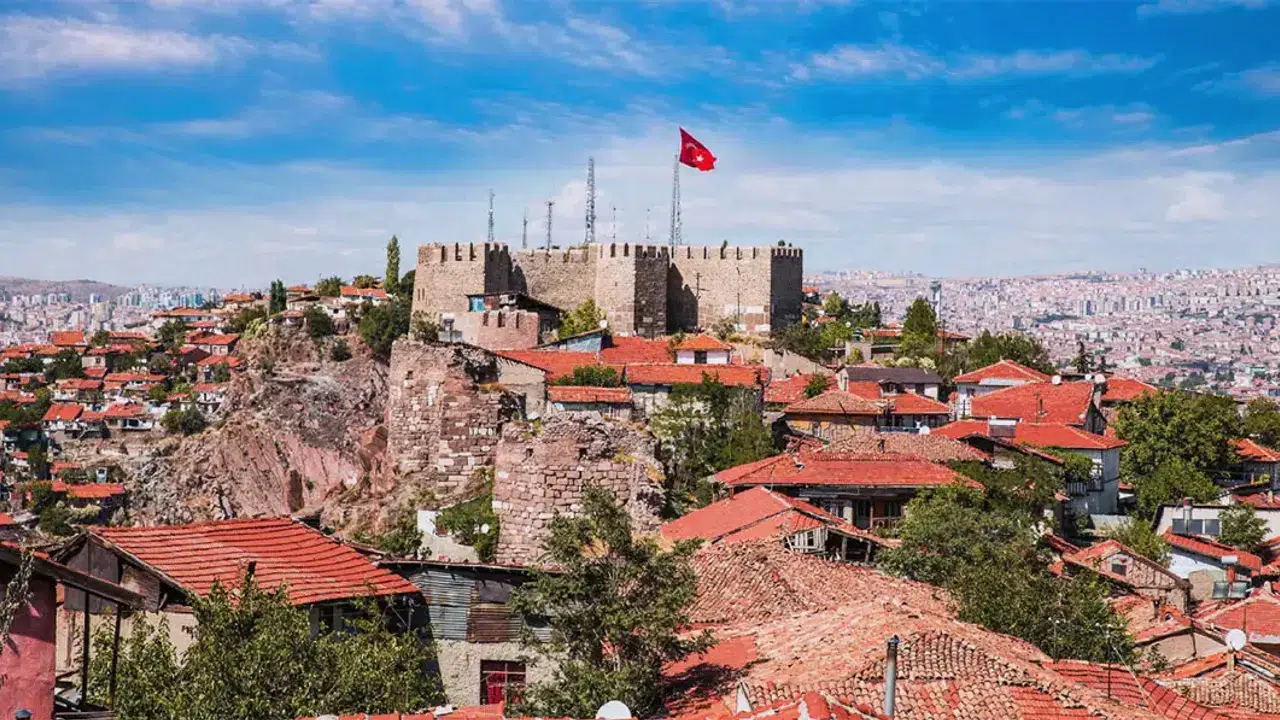 Ankara Kalesi'ne Ulaşım Kolaylaşıyor: ABB Servisleri Hangi Duraklardan Kalkıyor ve Ücretler Ne Olacak?