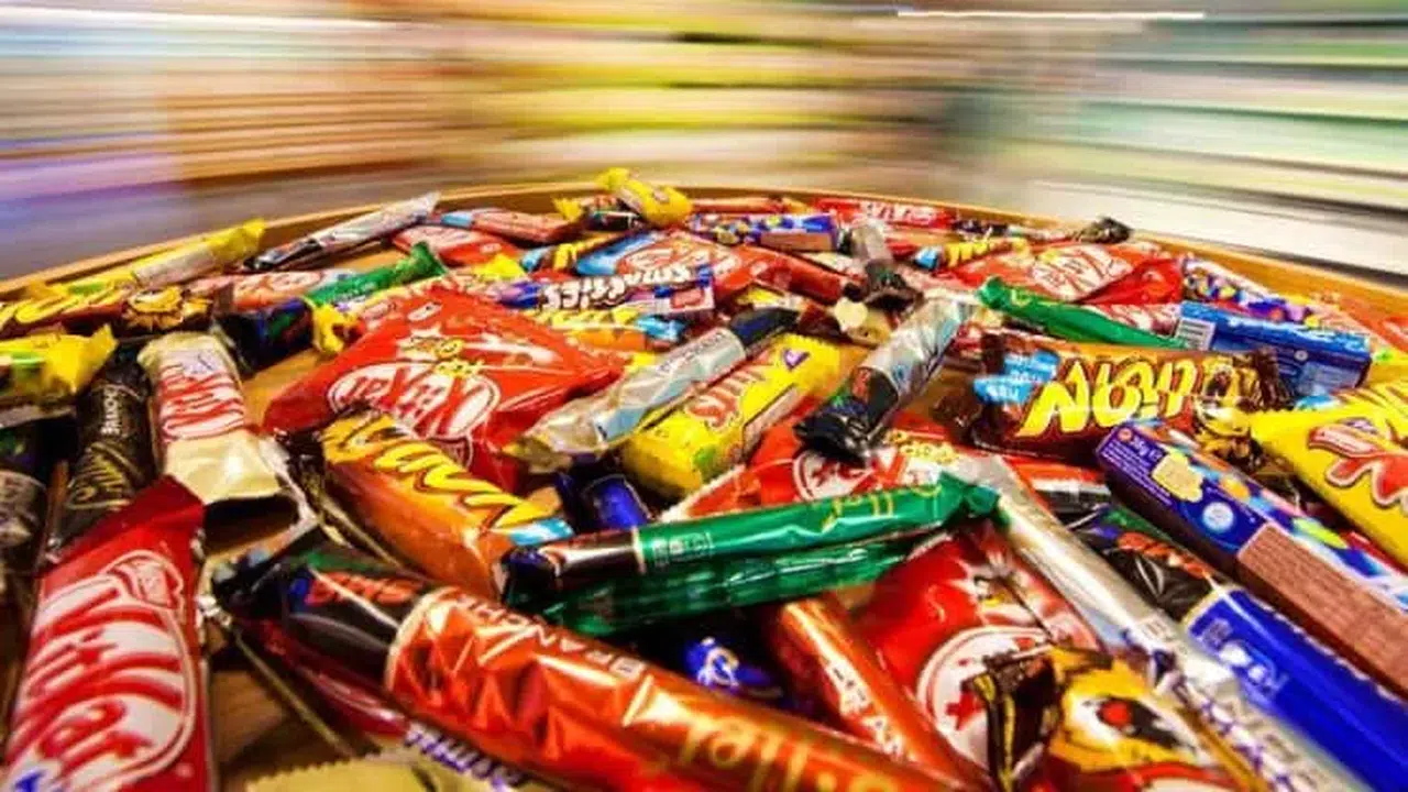 İngiltere'de çocukluk çağı obezitesiyle mücadele için abur cubur reklamlarına yasak getirildi mi?