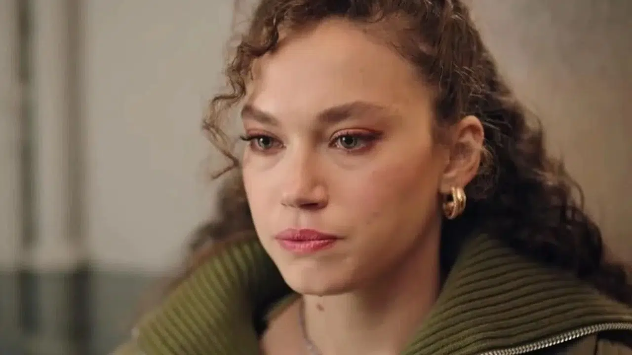 Melisa Şenolsun Kimdir? İzmirli Oyuncunun Hayatı ve Kariyeri Hakkında Bilgiler