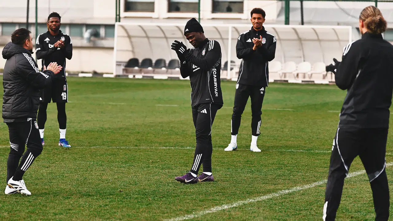 Beşiktaş'ta Junior Olaitan İlk İdmanına Çıktı