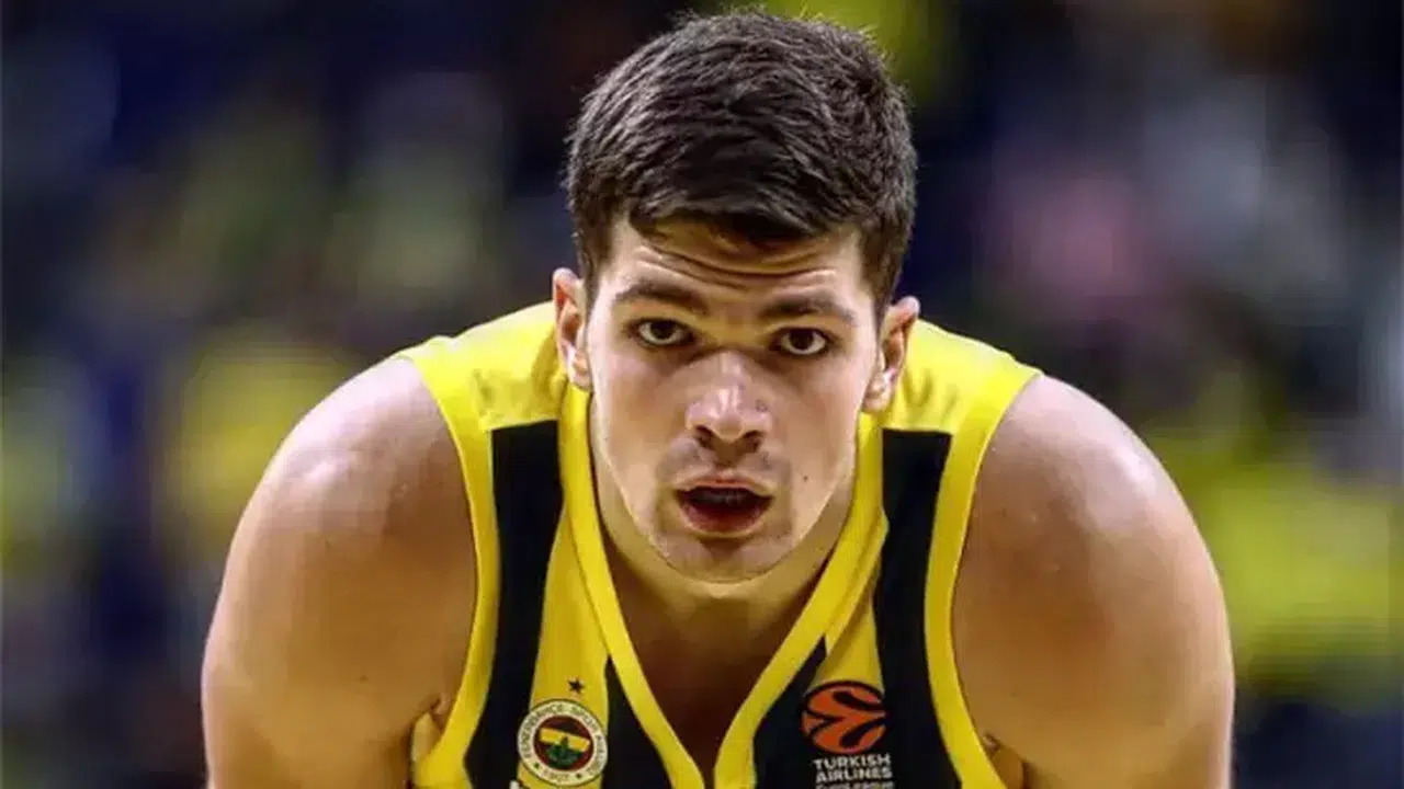 Derbide Tarık Biberoviç damgası : Fenerbahçe geriden gelip kazandı!