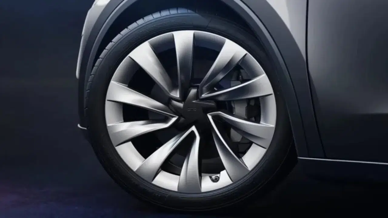 Tesla Model Y'nin Yeni Dört Tekerlekten Çekişli Versiyonu Neler Sunuyor?