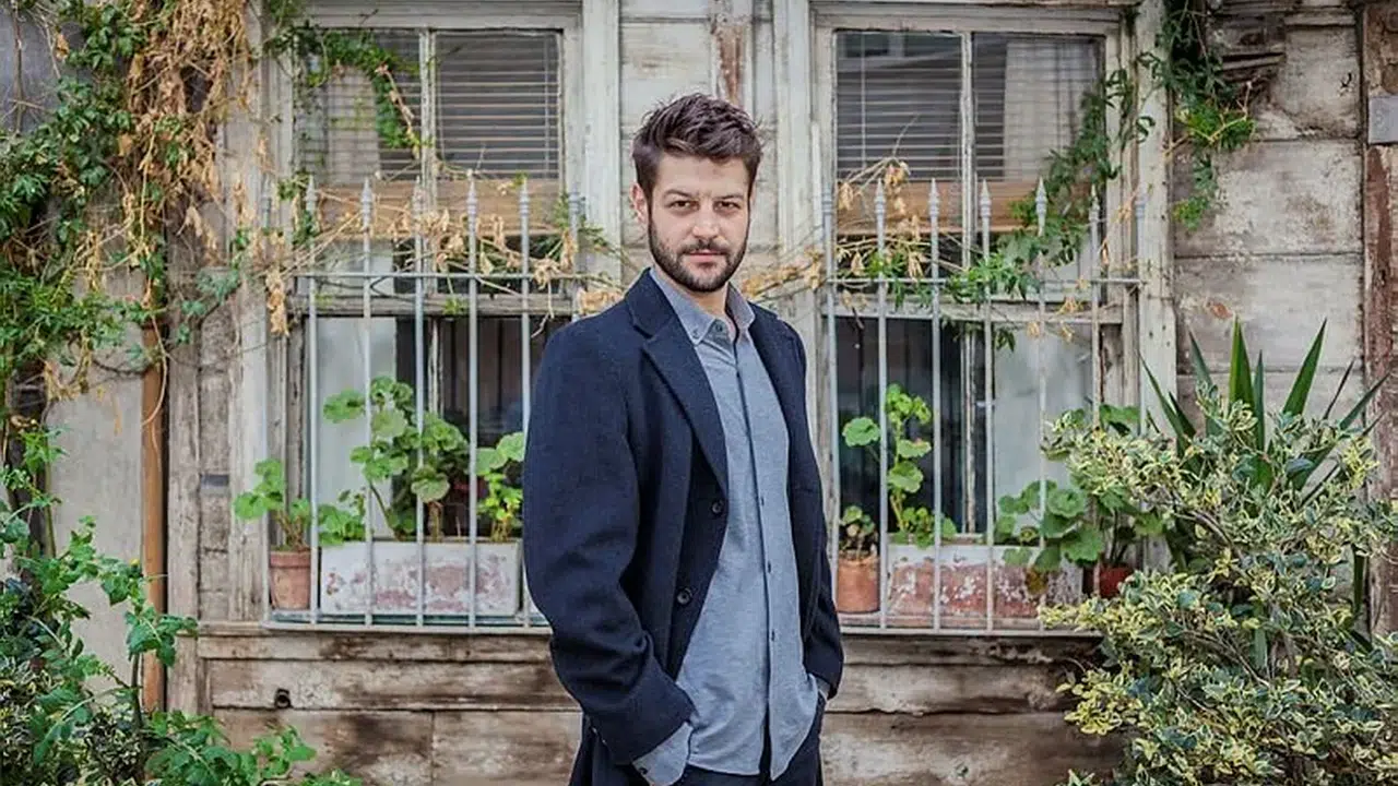 Serhat Teoman kimdir ve Veliaht dizisindeki Faroz karakteri hakkında merak edilenler nelerdir?