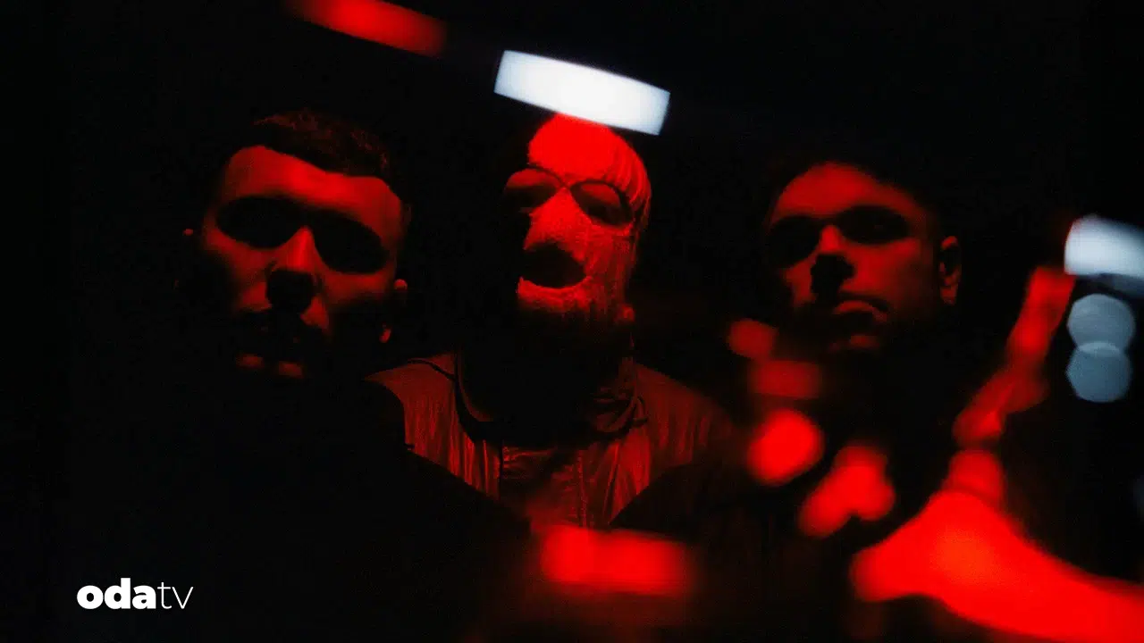 Kneecap İstanbul'a Geliyor: Kuzey İrlanda'nın Hip-Hop Grubu Hangi Yeniliklerle Sahne Alacak?