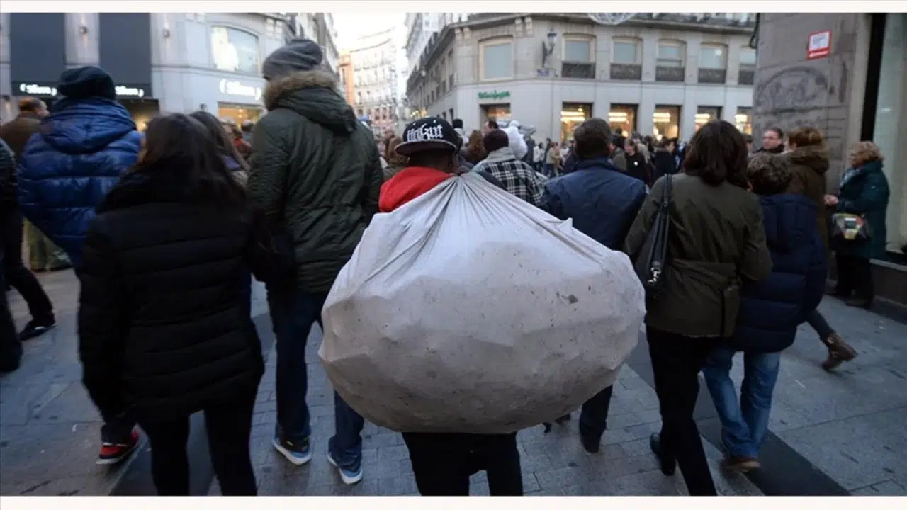 İspanya Hükümeti 500 Bin Belgesiz Göçmene Oturum İzni Vermeyi Planlıyor