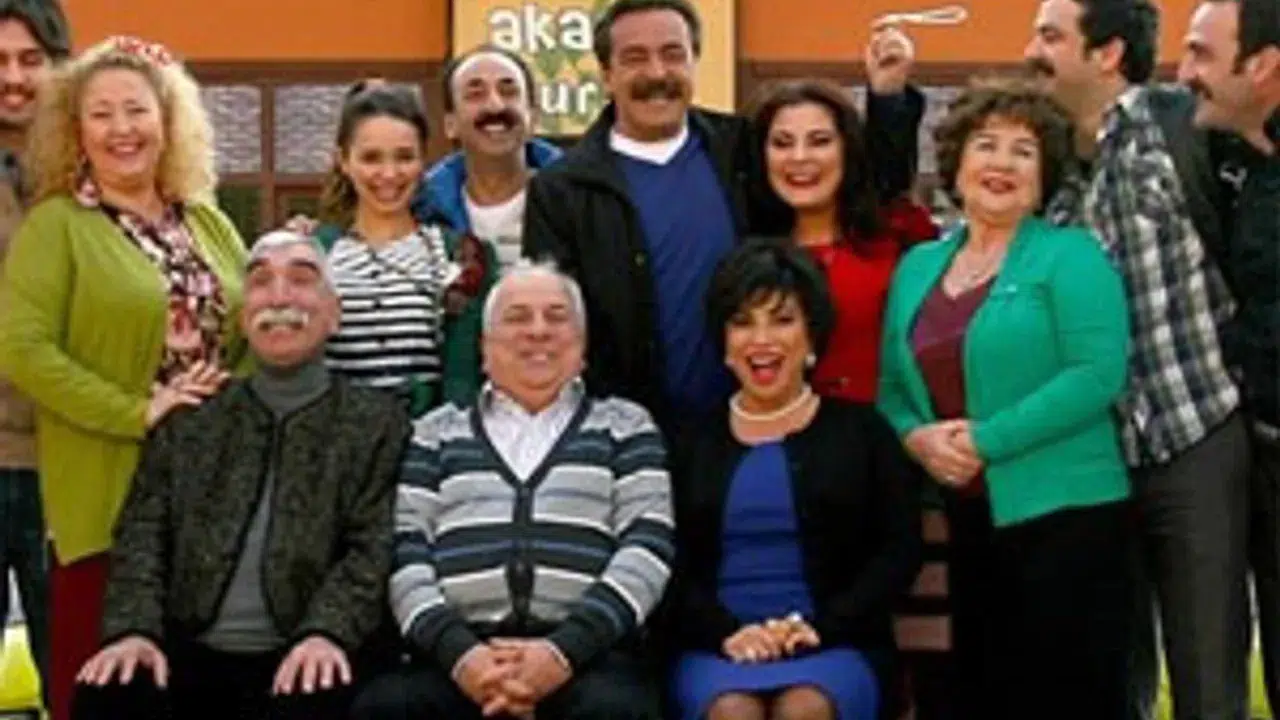 Akasya Durağı Yeniden dizisinin oyuncuları belli oldu mu? Kimler kadroda var?