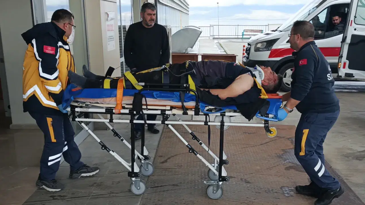 Burdur'daki Mermer Fabrikasında Düşen Blok Sonucu 5 İşçi Yaralandı