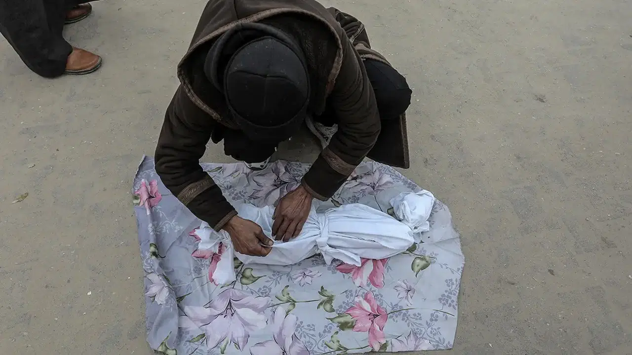 İsrail'in Ateşkesi İhlal Etmesi Sonucu 3 Yaşındaki Bebek Hayatını Kaybetti