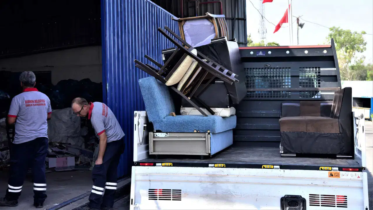 Bornova Belediyesi Sel Mağdurları İçin Askıda Eşya Kampanyası Başlattı