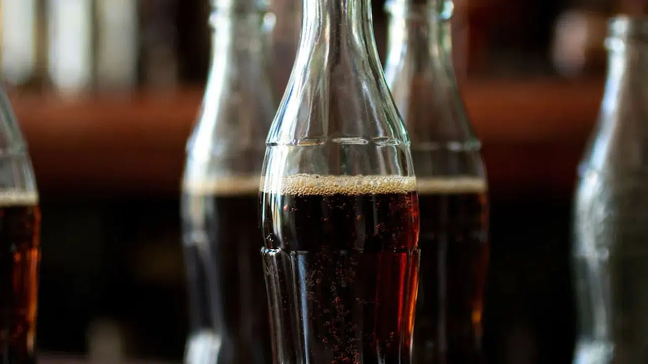 Cam şişedeki kola neden daha lezzetli geliyor?