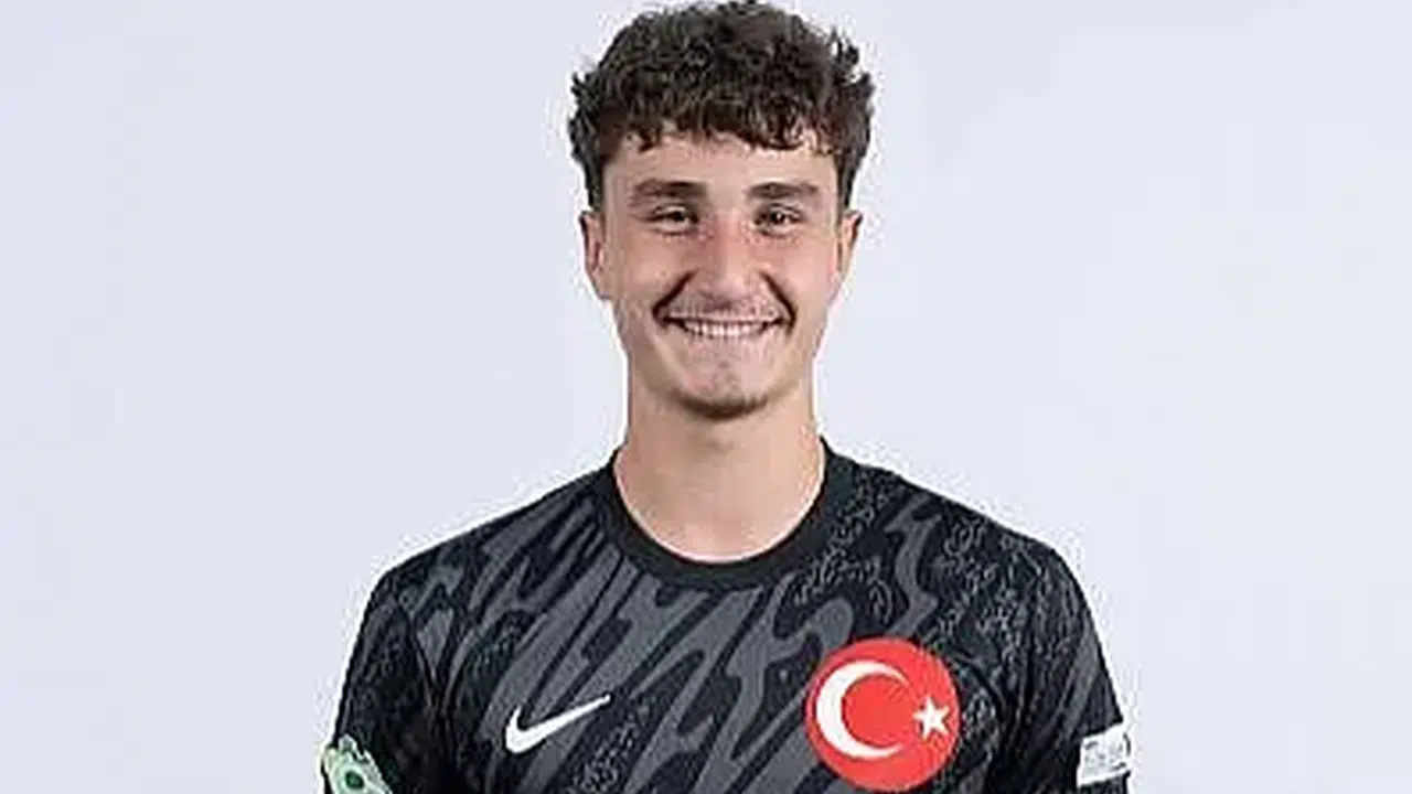 Hulusi Efe Ceylan kimdir, kaç yaşında ve nereli? Hangi takımlarda oynadı, mevkisi nedir?