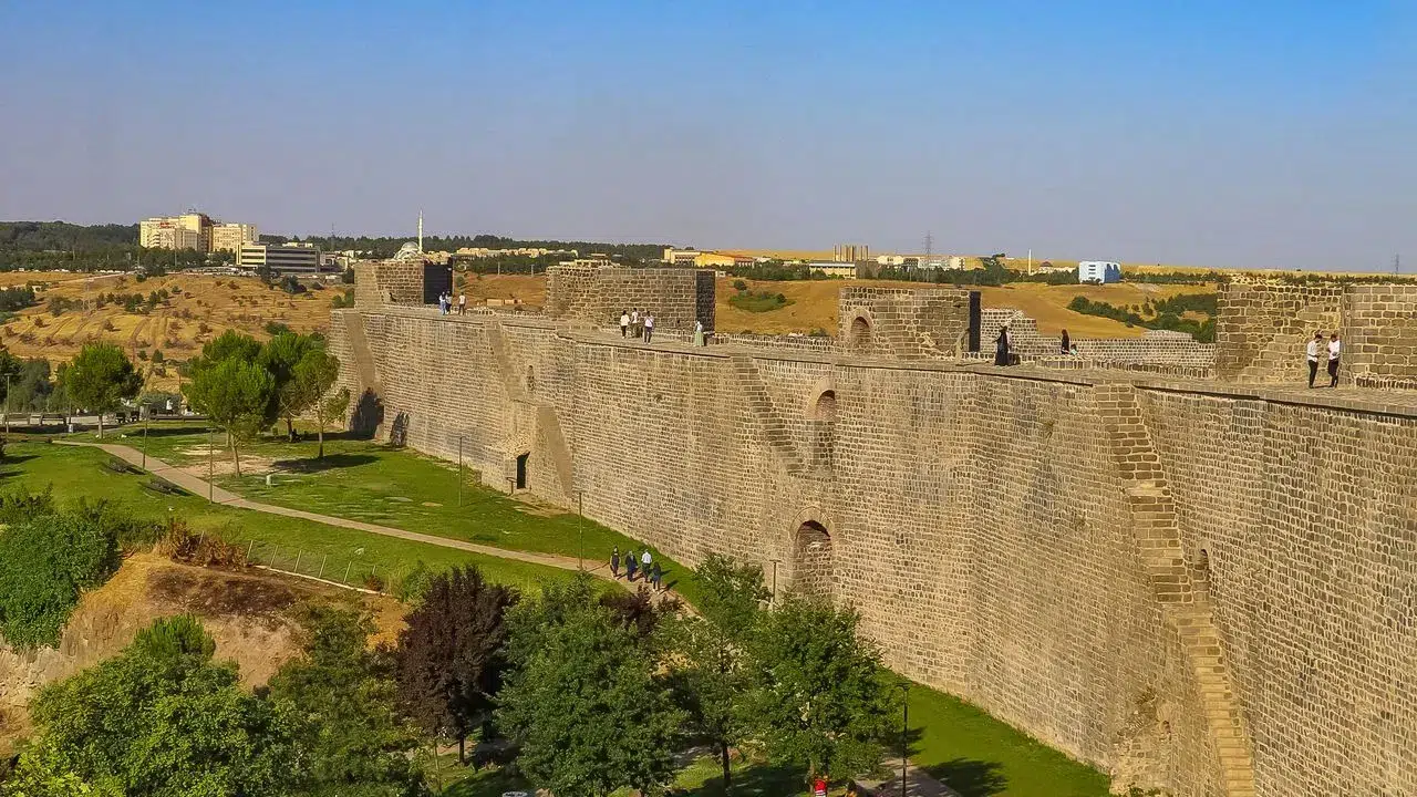 Diyarbakır Ne Zaman Büyükşehir Statüsüne Kavuştu? İşte Tarihsel Gelişimi