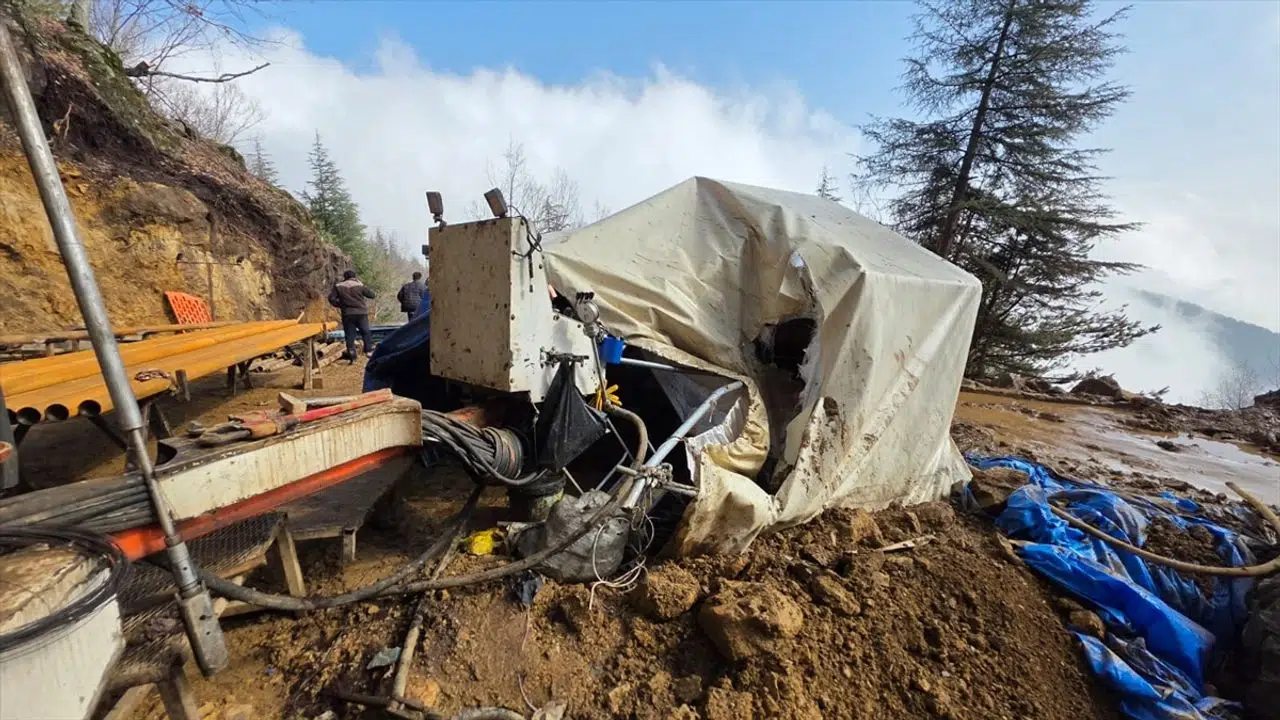 Hatay Hassa’da Kaya Düşmesi Olayı: Çadırda Kalan İşçi Hayatını Kaybetti