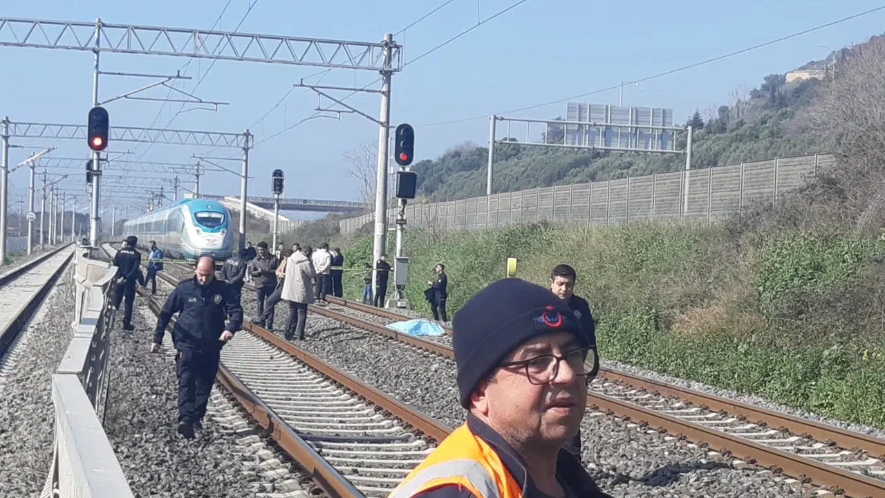Kocaeli'de Yüksek Hızlı Tren Kazası: Makinist Frene Bastı Ama Duramadı