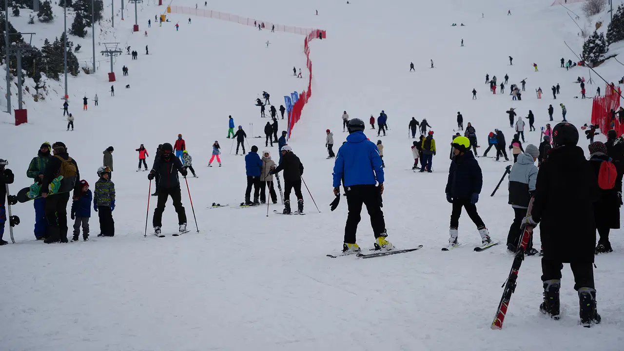 Türkiye'de En Fazla Kar Yağışının Olduğu Kayak Merkezleri Nerelerdir?