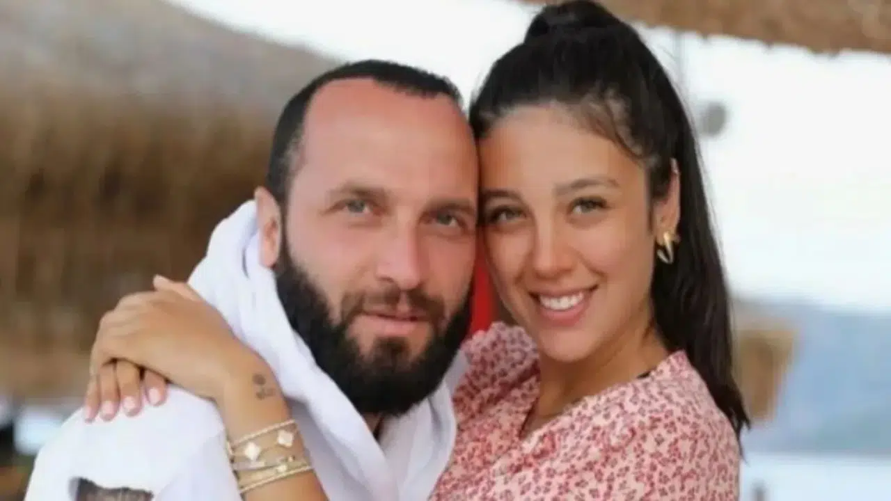 Ünlü şarkıcı Berkay ve eşi Özlem Ada Şahin’den üçüncü çocuk müjdesi