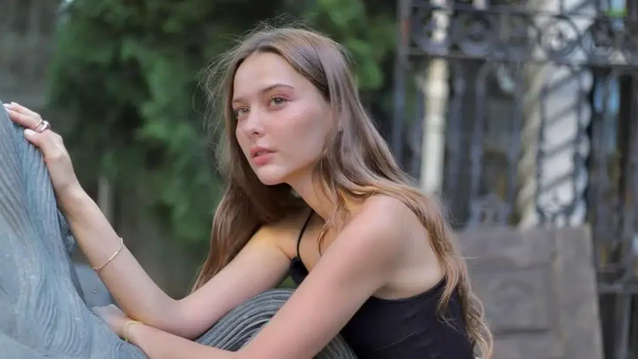 Sevdiğim Sensin dizisinde Burçin karakterine hayat veren Elçin Zehra İrem kimdir ve kaç yaşındadır?