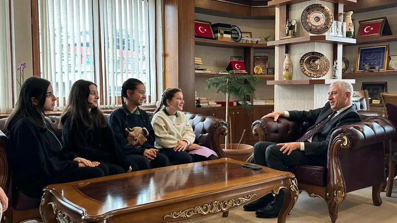 Of’ta Ortaokul Öğrencileri Başkan Sarıalioğlu ile Ramazan Röportajı Gerçekleştirdi