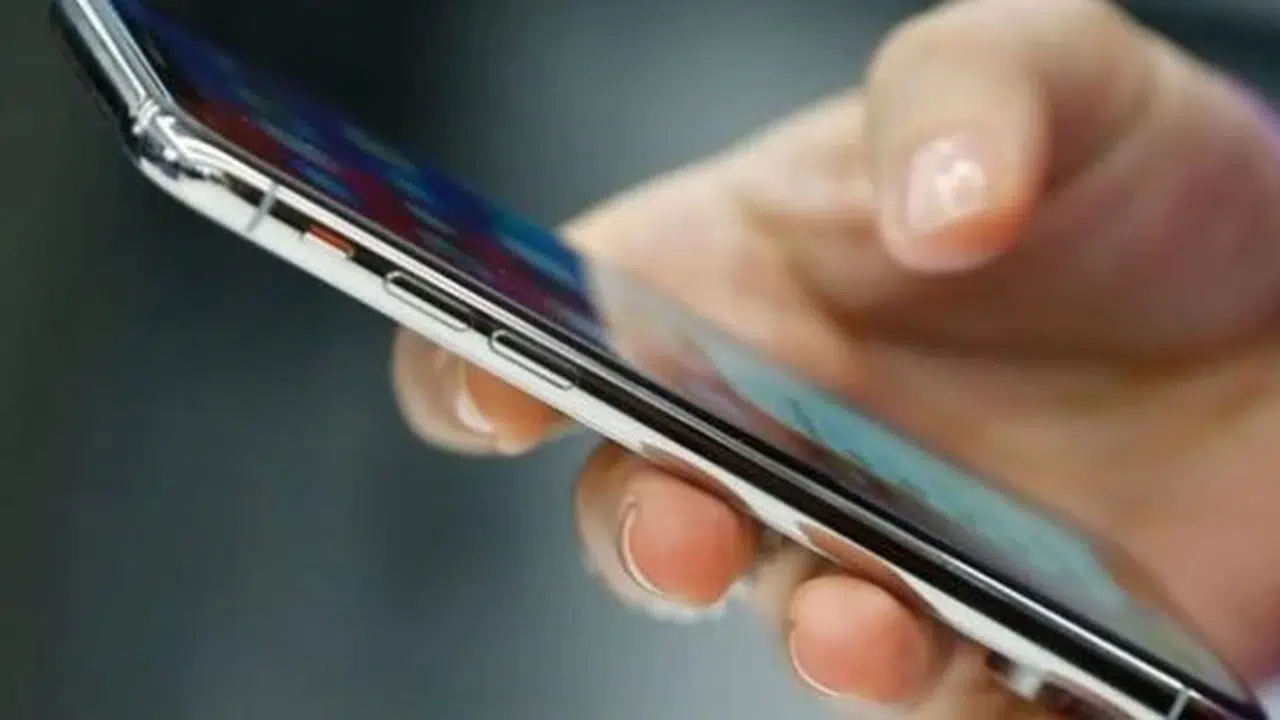 Google, akıllı telefon bataryalarını aşırı tüketen uygulamaları nasıl etiketliyor?