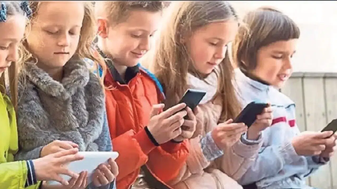 15 yaş altı sosyal medya yasağı ne zaman başlayacak? Yasalaştı mı?