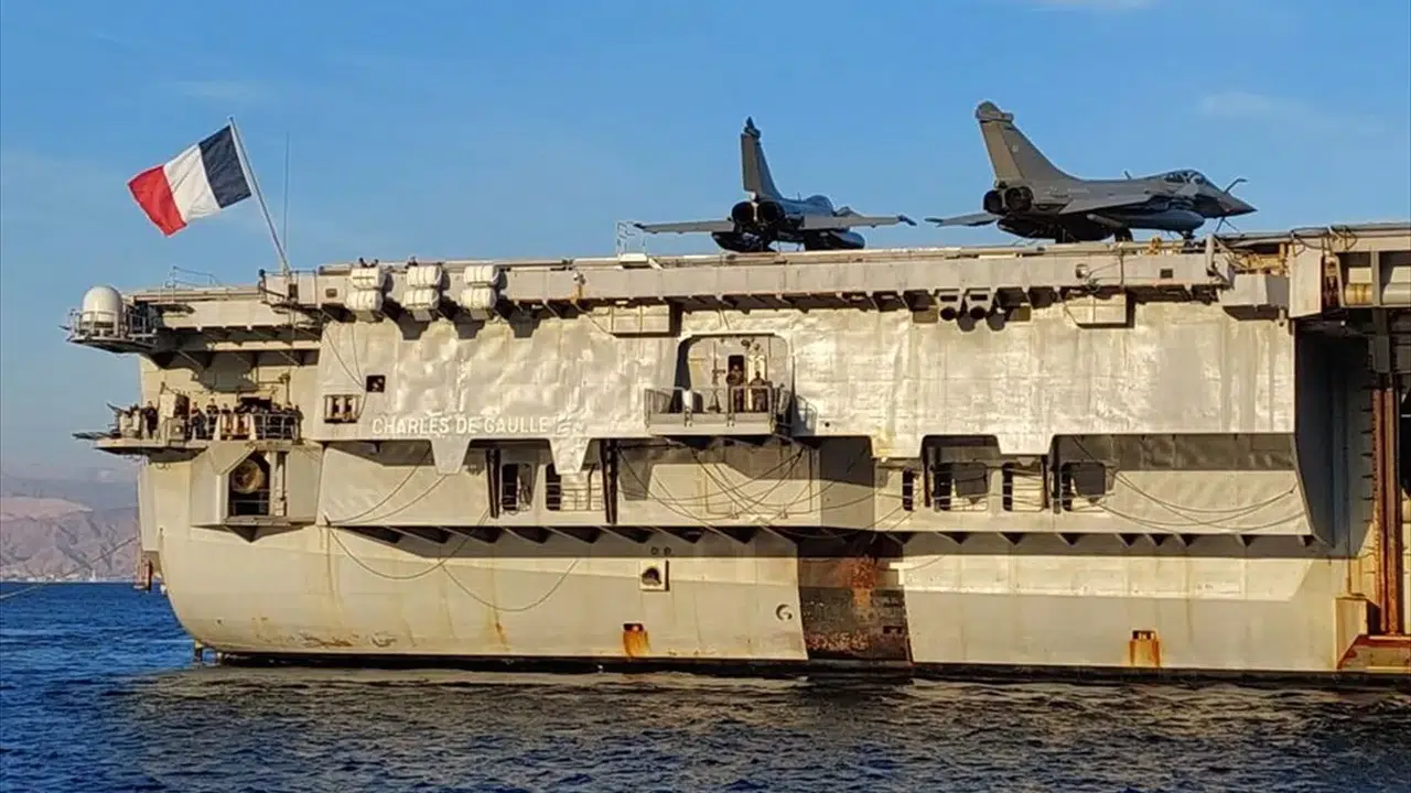 Fransız Charles de Gaulle uçak gemisi Doğu Akdeniz'e doğru yola çıktı