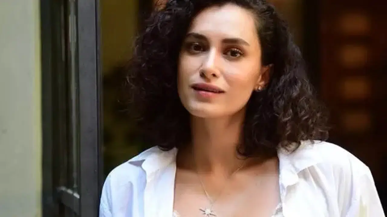 Annemizi Saklarken Handan kimdir? Hande Doğandemir kim, kaç yaşında ve nereli?