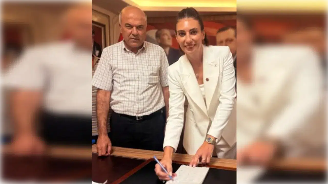 Hilal Kabasakal kimdir, kaç yaşında ve nereli? AK Partiye mi geçti?