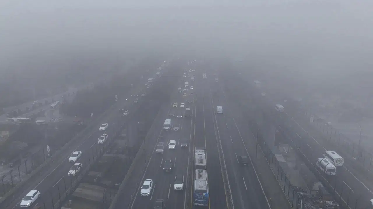 İstanbul'da Yoğun Sis Haliç Köprüsü'nü Nasıl Etkiledi?