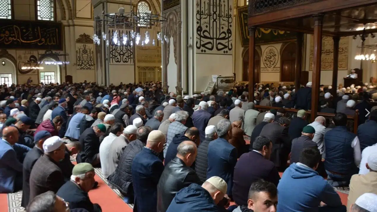 İstanbul'da Ramazan Bayramı Cuma Namazı Saati Ne Zaman Olacak?