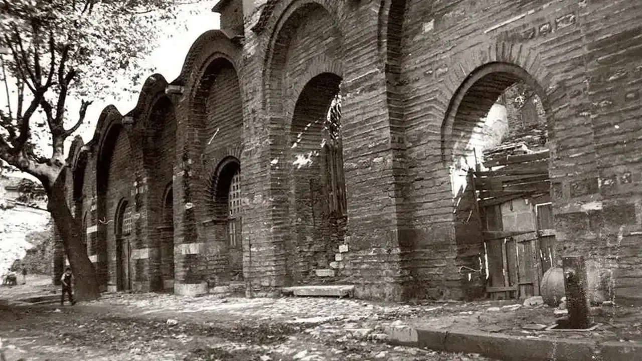 Zeyrek Camii Nerede Bulunur ve Nasıl Gidilir? Tarihi ve Mimari Özellikleri Nelerdir?