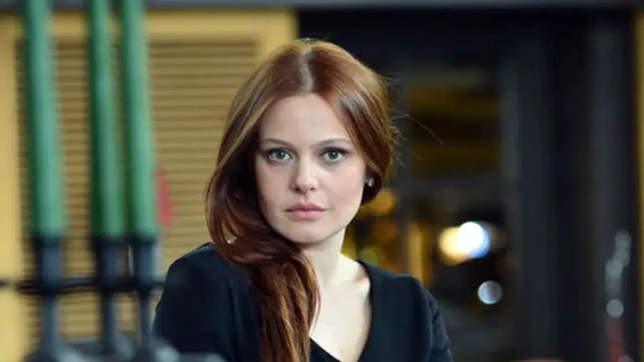 Naz Elmas kimdir, kaç yaşında ve evli mi? Doktor Başka Hayatta dizisinde hangi rolü canlandıracak?