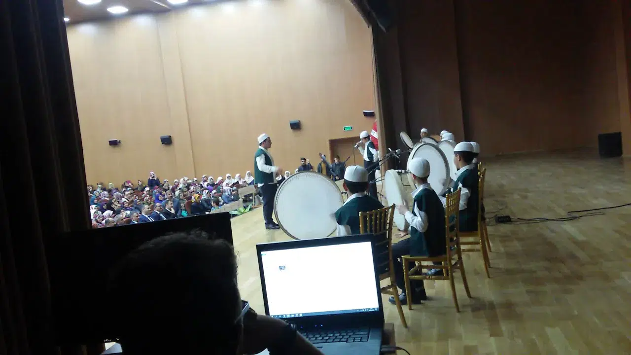 İzzet Ulvi Yönter Kimdir ve MHP Genel Başkanlığı Yardımcılığından Neden İstifa Etti?