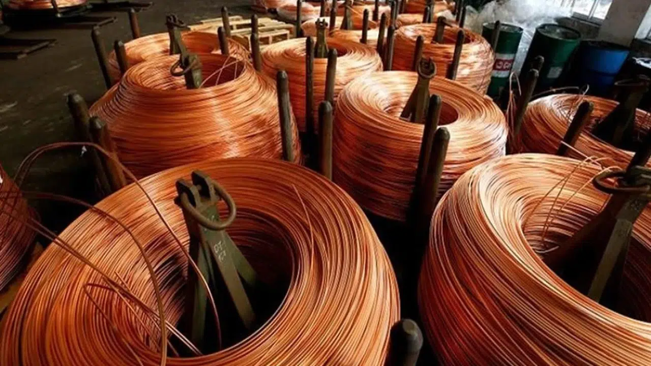 Bakır fiyatları Çin talebiyle yükseldi : Ton başına 13.049 dolar seviyesi görüldü