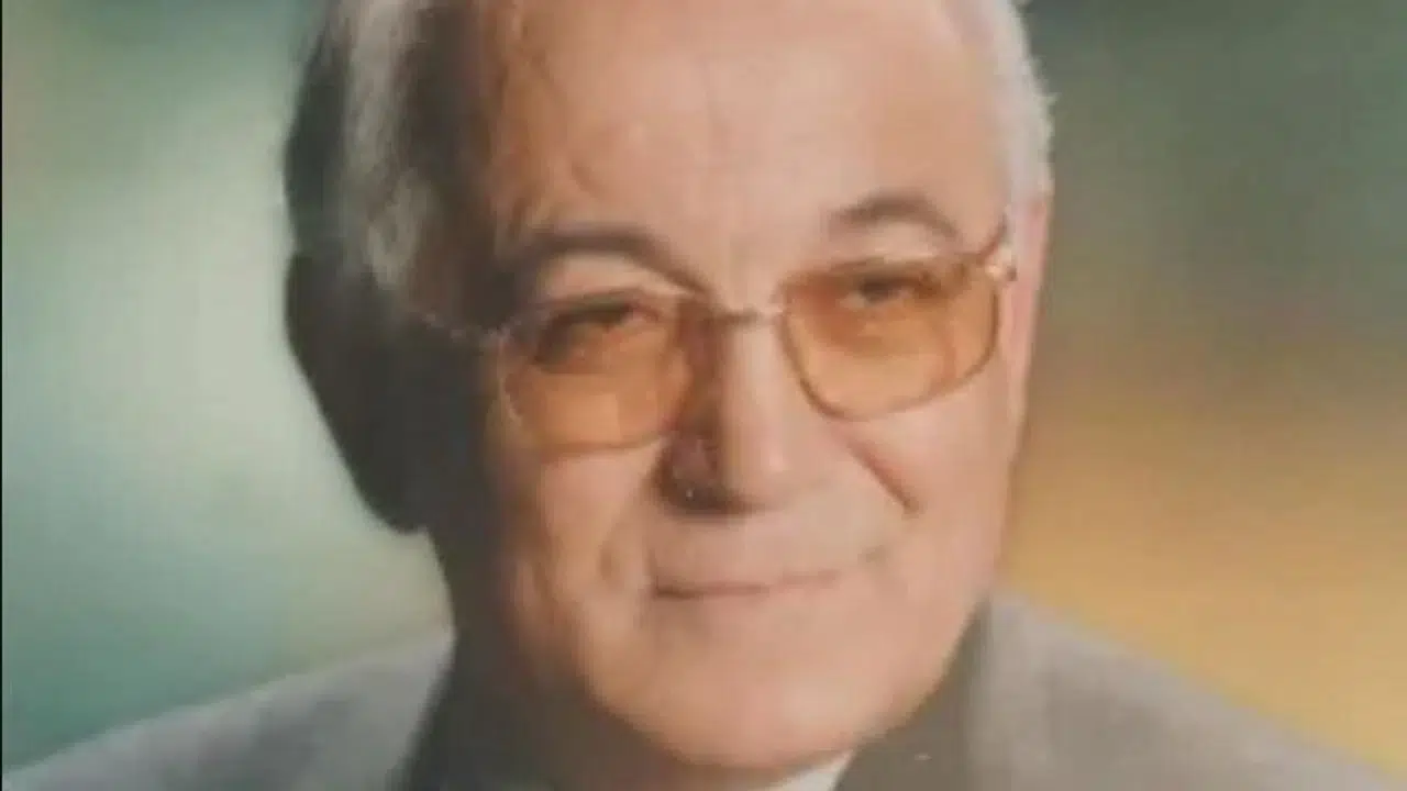 Prof. Dr. Fikret Türkmen'in hayatı ve Türk halk bilimine katkıları neler?