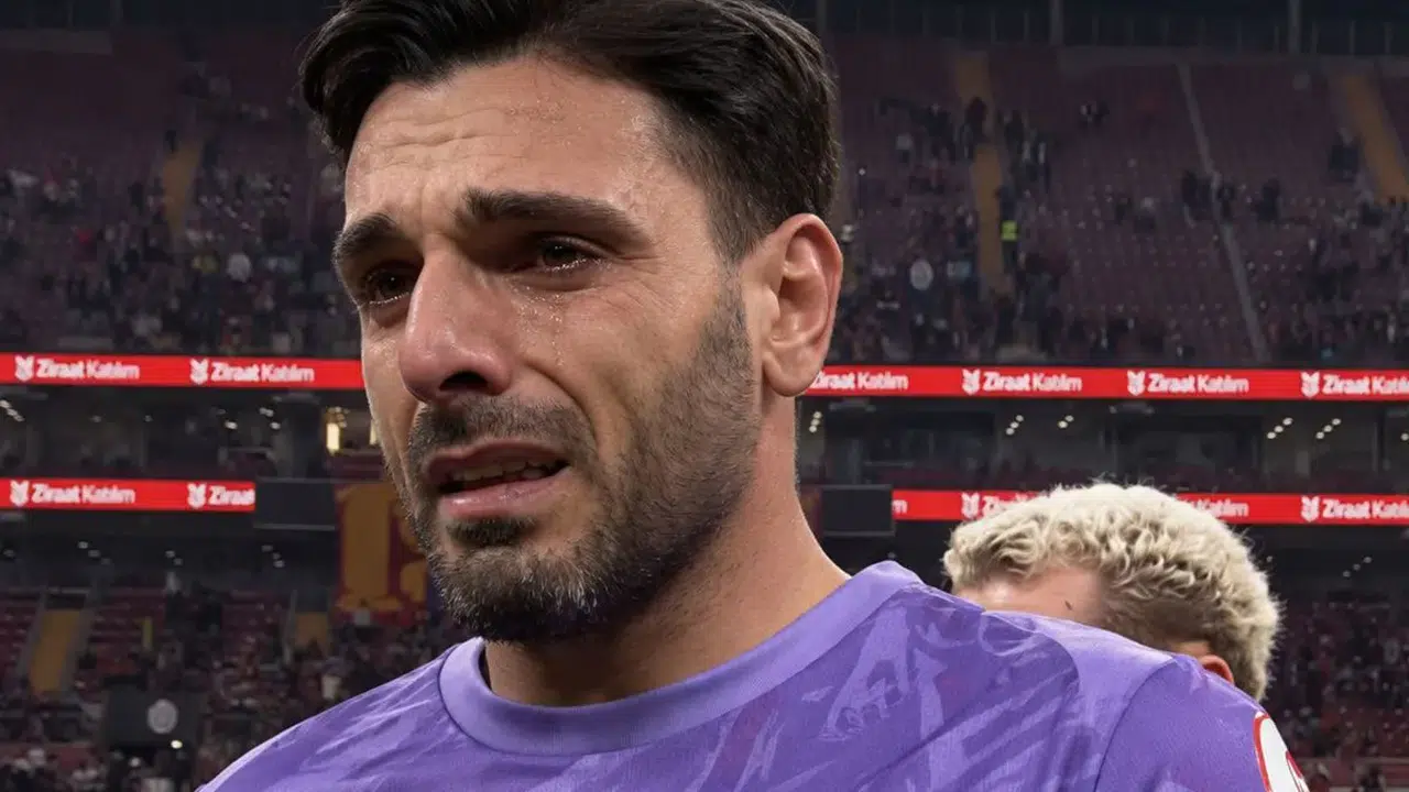 Galatasaray'da kaleci Günay Güvenç, taraftarın protestosu nedeniyle gözyaşlarına boğuldu