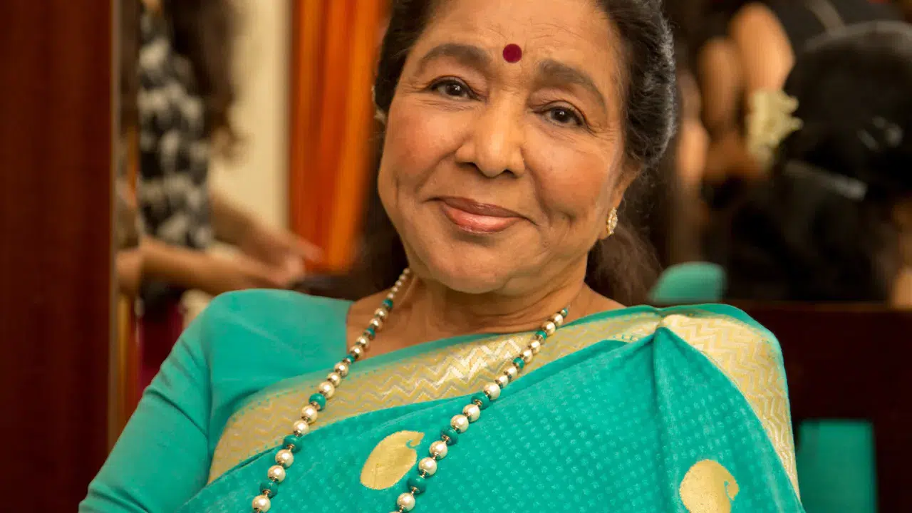 Asha Bhosle 92 Yaşında Hayatını Kaybetti mi? Hint Müziğinin Efsanevi İsimlerinden Biri Olarak Tanınan Sanatçı Hakkında Bilgiler