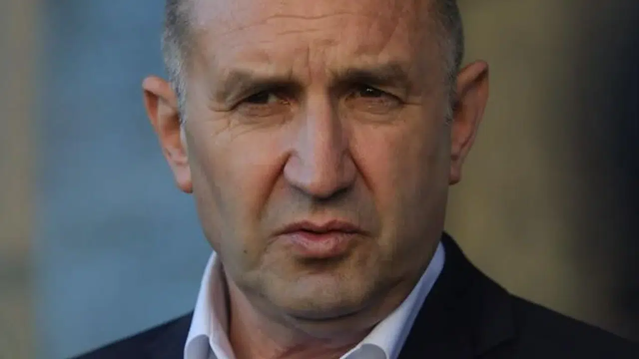 Bulgaristan seçimlerini kazanan Rumen Radev kimdir ve ülkenin dış politikasında ne gibi değişiklikler olacak?