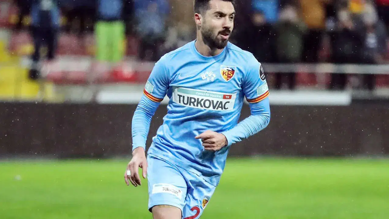 İbrahim Akdağ Kimdir? Türk Futbolunda Neden Bu Kadar Konuşuluyor?