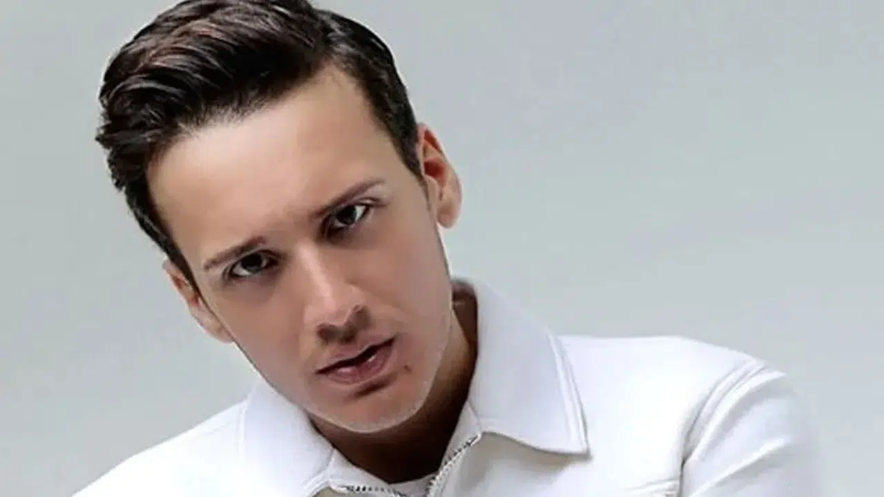 Edis’ten radikal imaj değişikliği : Sarı saçlı yeni tarzı sosyal medyayı ikiye böldü