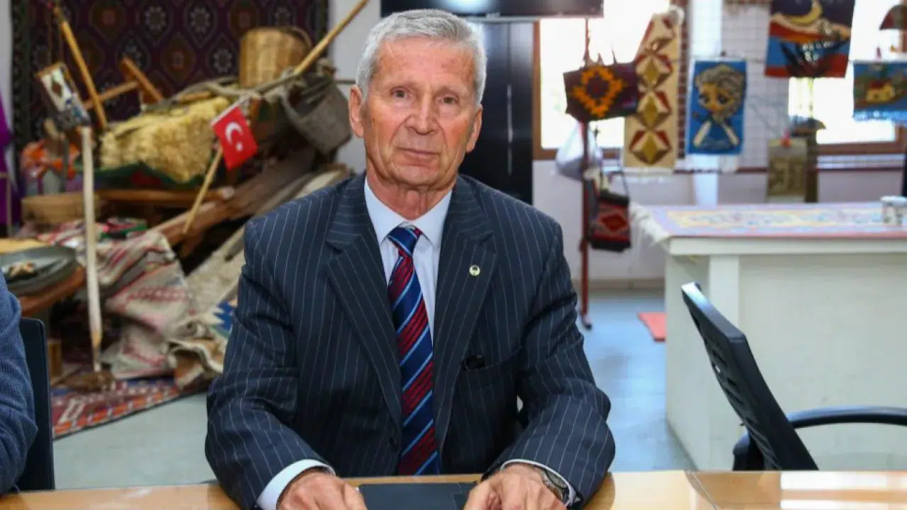 Zeki Işık kimdir? Eşme Belediye Başkanvekili Zeki Işık kaç yaşında, nereli, evli mi ve hangi partiden?