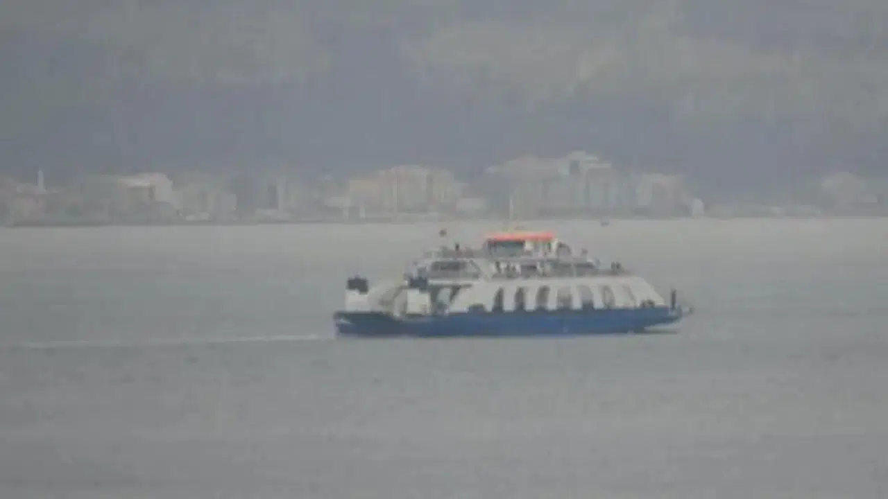 Cuma günü hangi feribot seferleri iptal edildi?