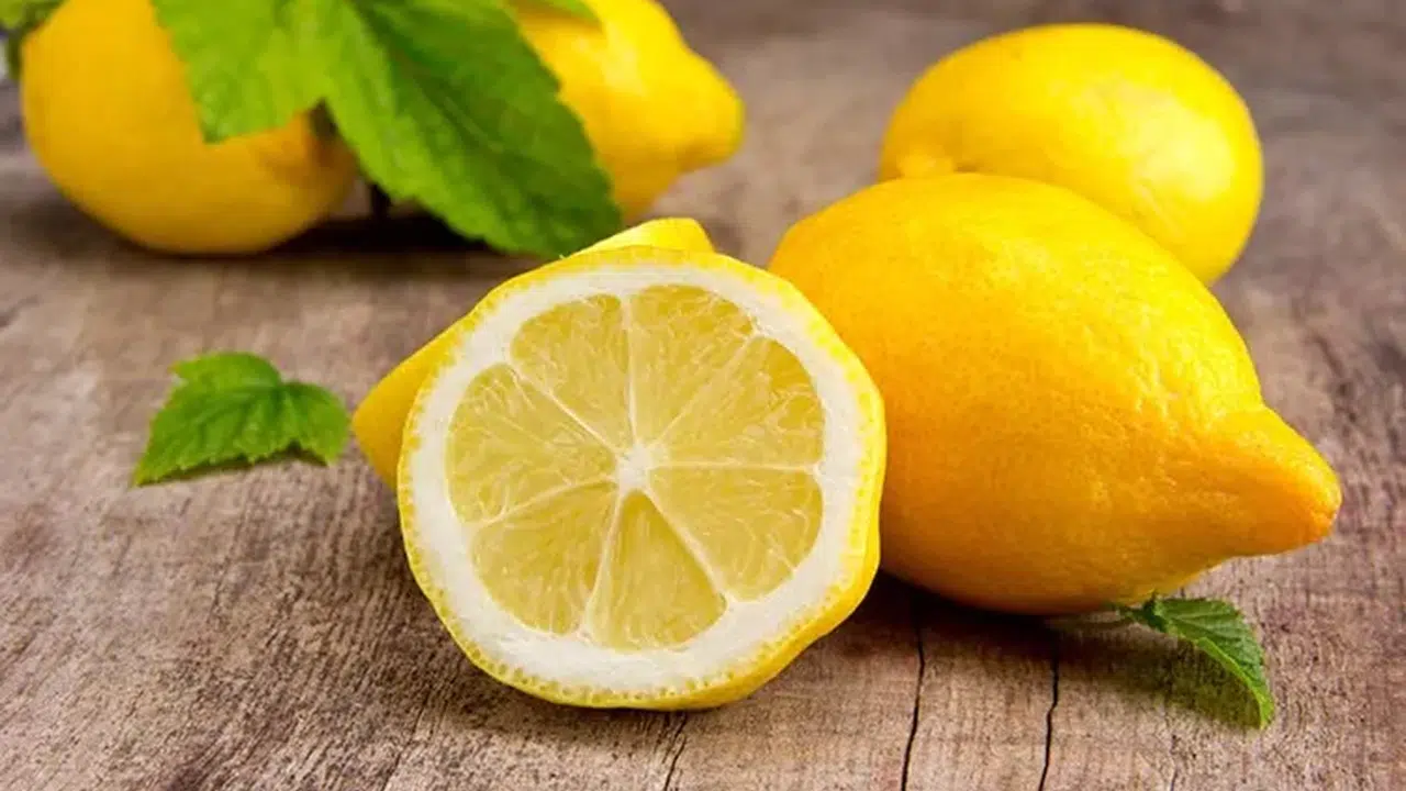 Limonun faydaları : Sararan beyazlara gelen çözüm