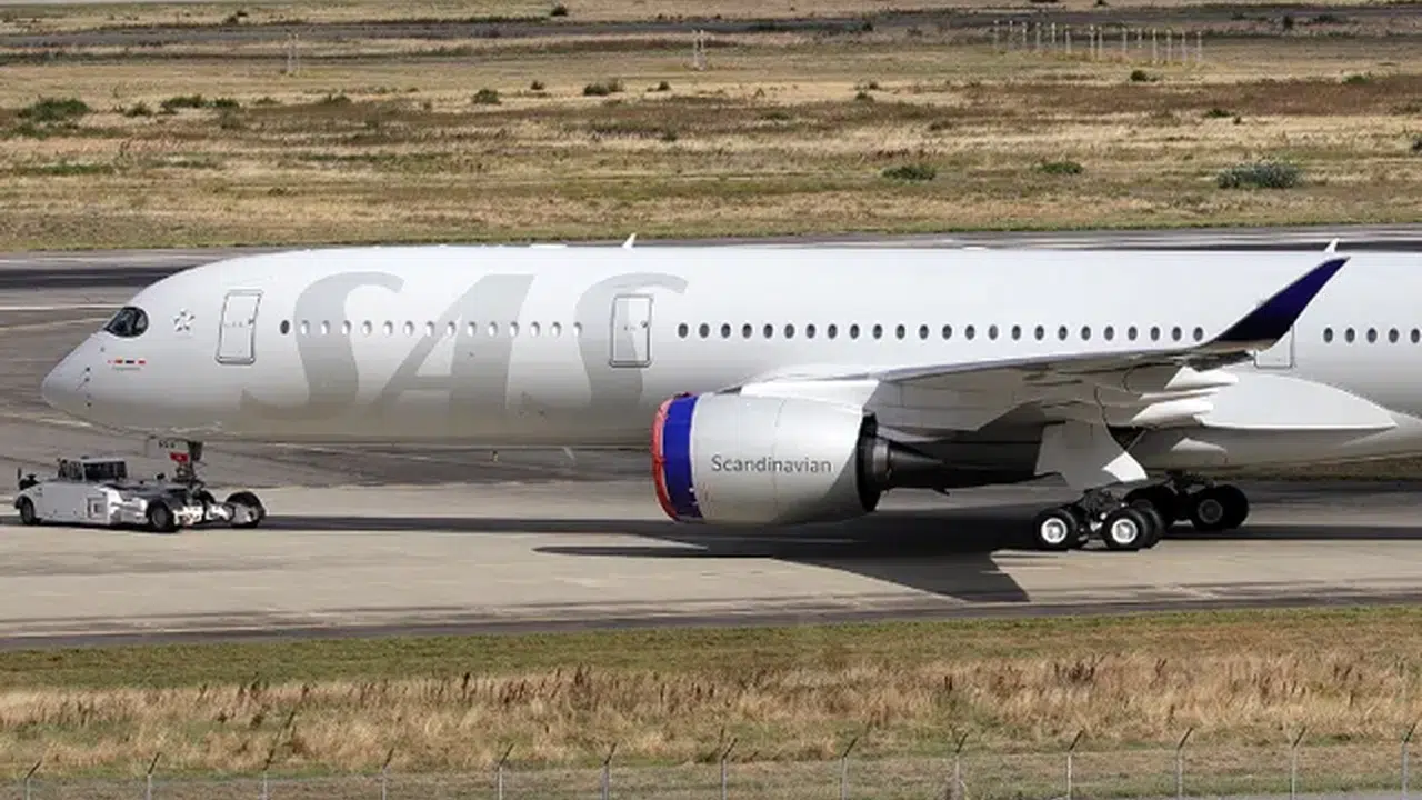 Havayolu Krizi: Yakıt Fiyatları İki Katına mı Çıktı, Uçuş Hatları Neden İptal Ediliyor?