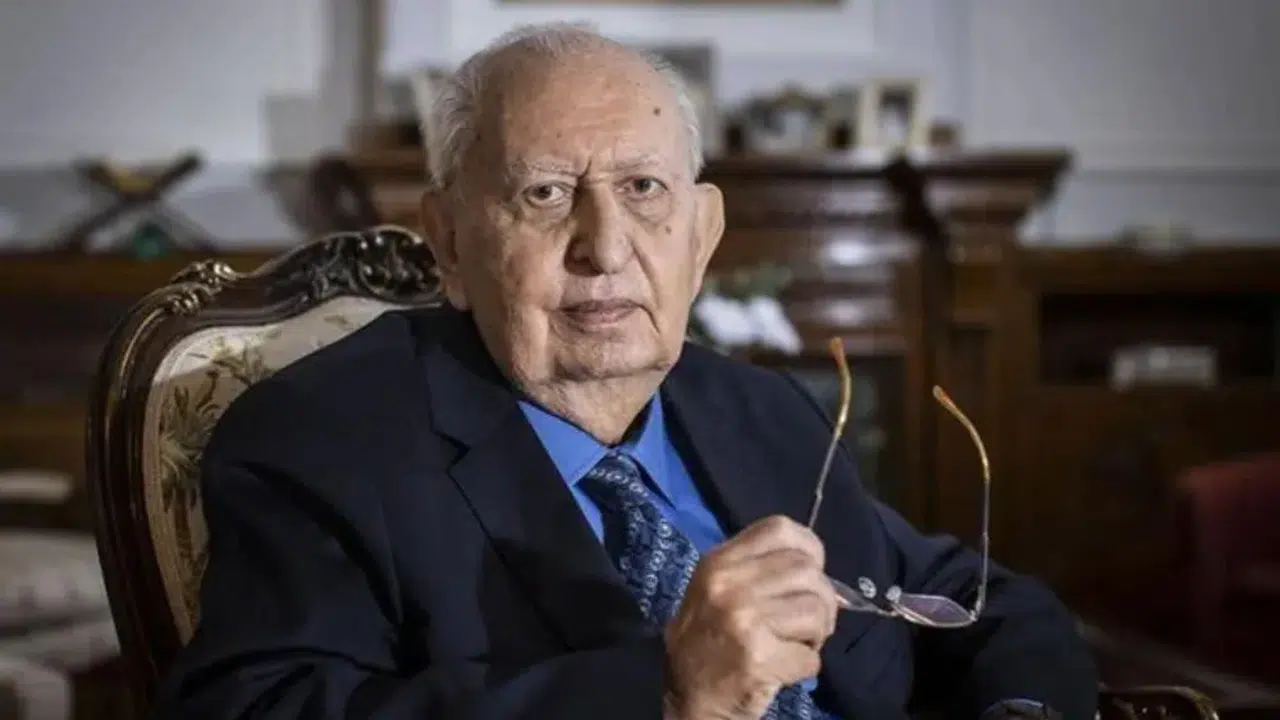 Eski TBMM Başkanı Hüsamettin Cindoruk Kimdir ve Siyasi Hayatı Nasıldır?