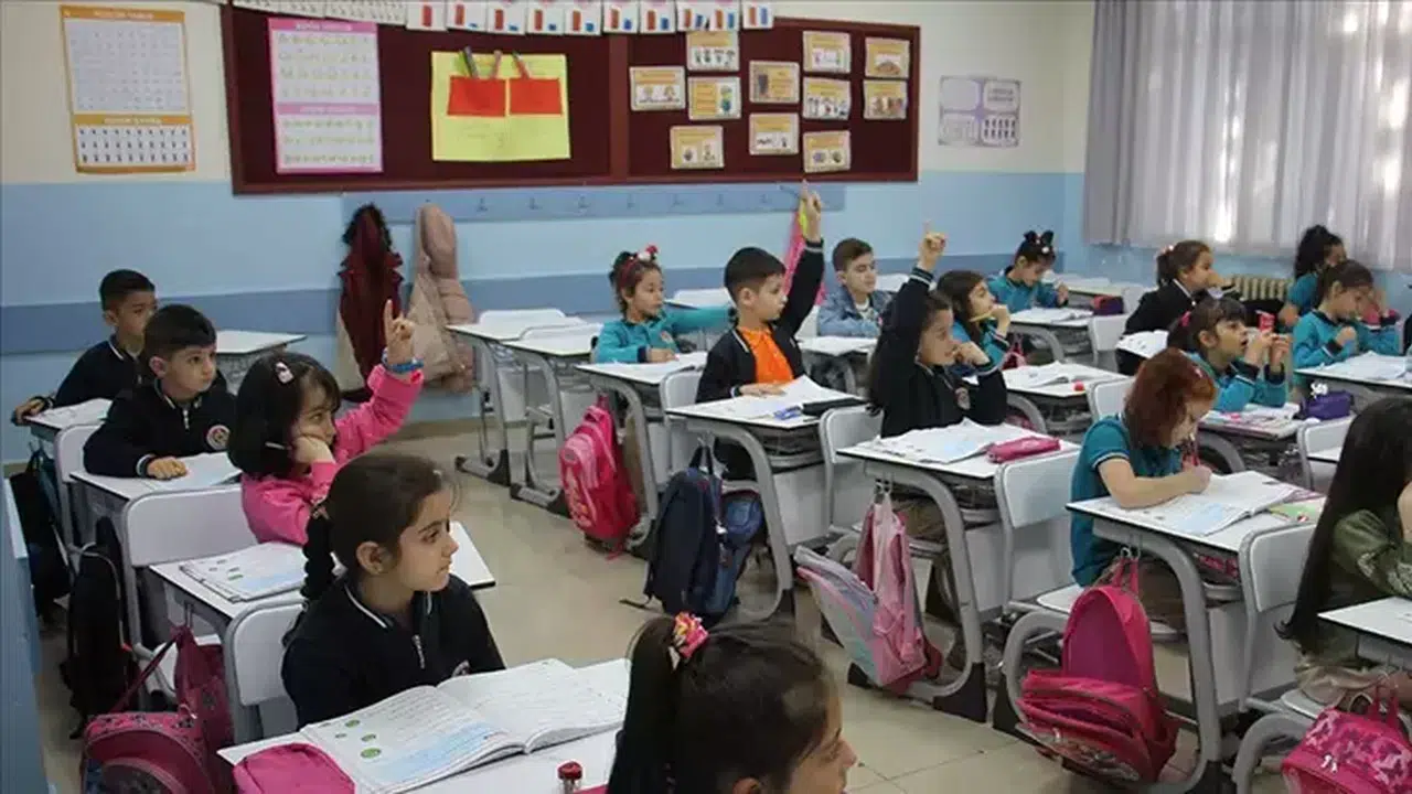 24 Nisan'da okullar tatil mi? Cuma günü ders işlenecek mi?