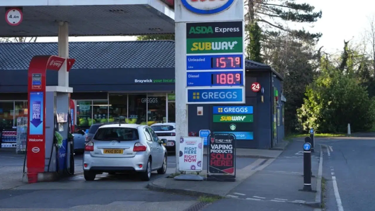 İran gerilimi sonrası İngiltere'de akaryakıt piyasasında neler oluyor?