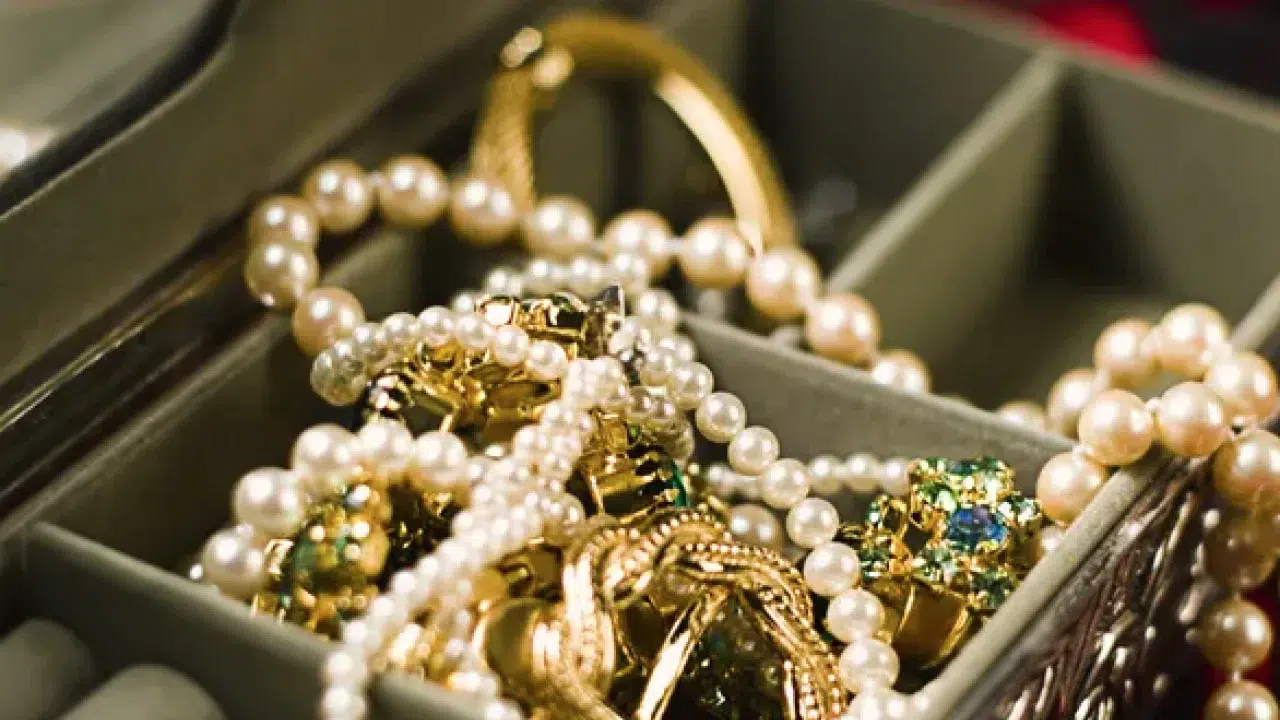 Kördüğüm olmuş kolyeleri nasıl açabilirsiniz? Etkili yöntemler nelerdir?