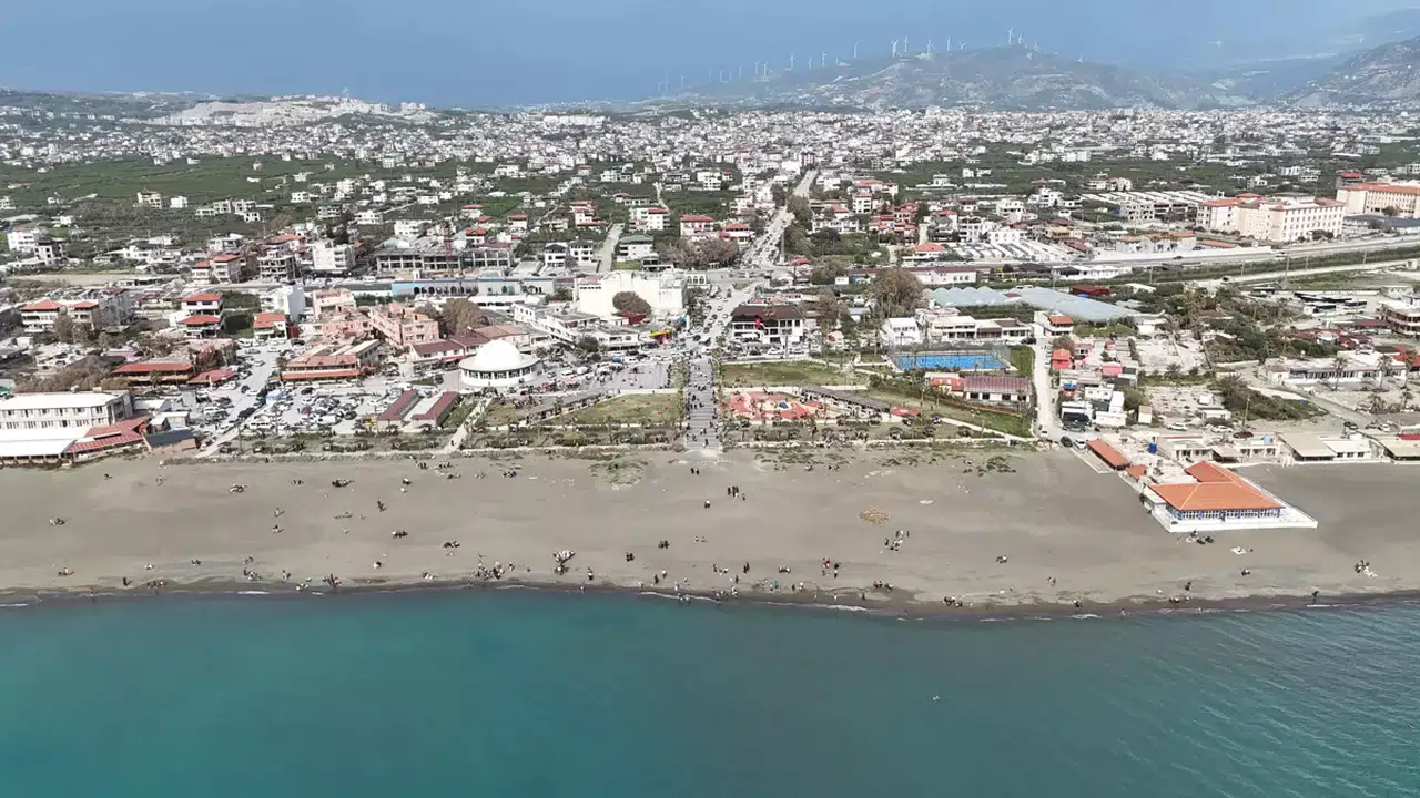 Hataylılar Güneşin Tadını Samandağ Sahilinde Çıkardı