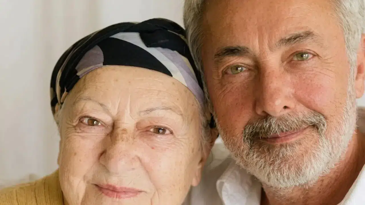 Mehmet Aslantuğ’un Annesi Decen Nebahat Aslantuğ Kimdir ve Neden Hayatını Kaybetti?